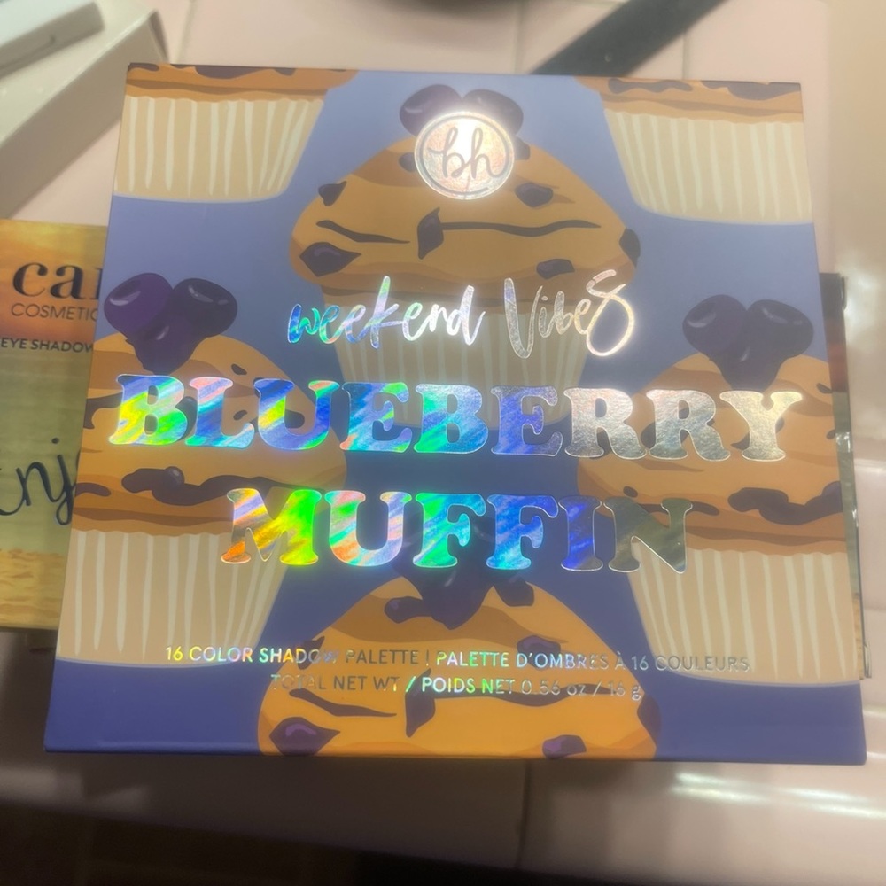 By cosmetics blueberry muffin Eye shadow palette